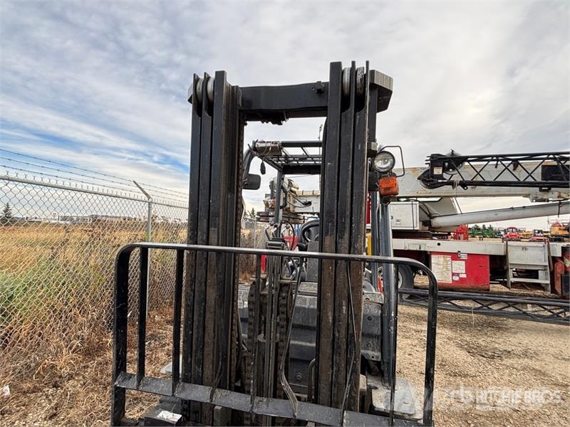 Toyota 8FGU30 6000 lb Pneumatic Tire Forklift Kahveltõstukid - muud