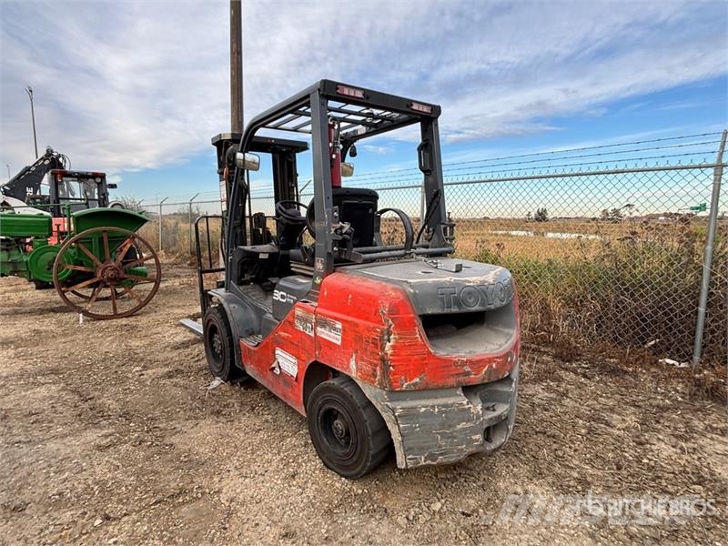 Toyota 8FGU30 6000 lb Pneumatic Tire Forklift Kahveltõstukid - muud