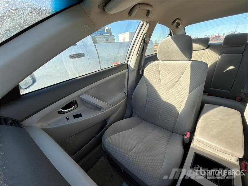 Toyota Camry FWD Automobile (Inoperable) Avtomobili