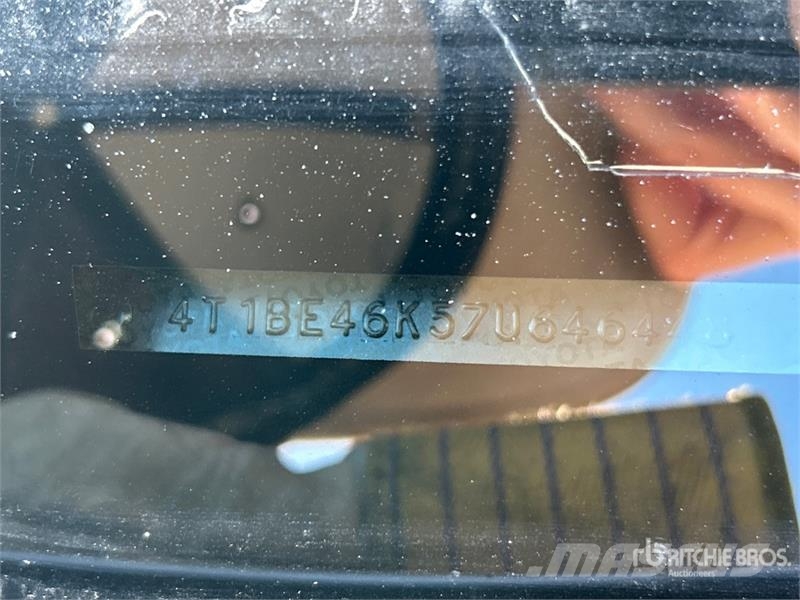 Toyota Camry FWD Automobile (Inoperable) Avtomobili