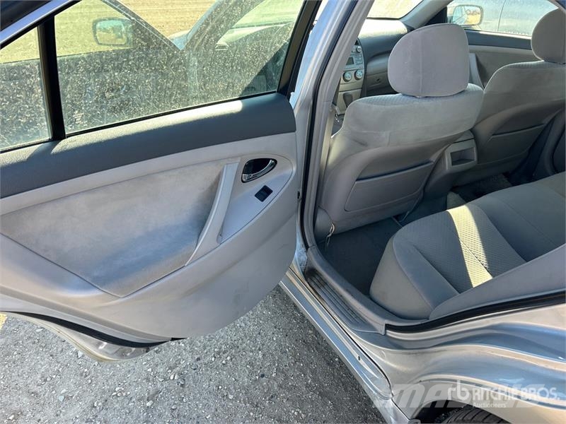 Toyota Camry FWD Automobile (Inoperable) Avtomobili