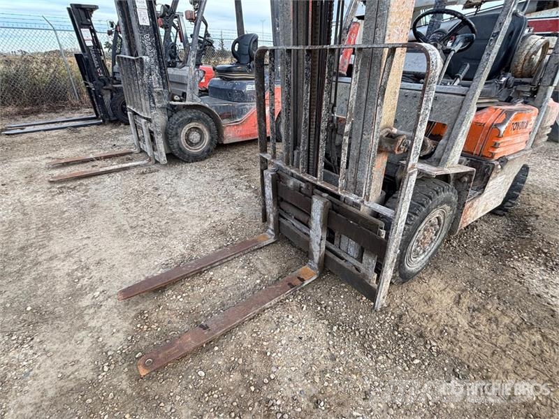 Toyota Pneumatic Tire Forklift (Inoperable) Další