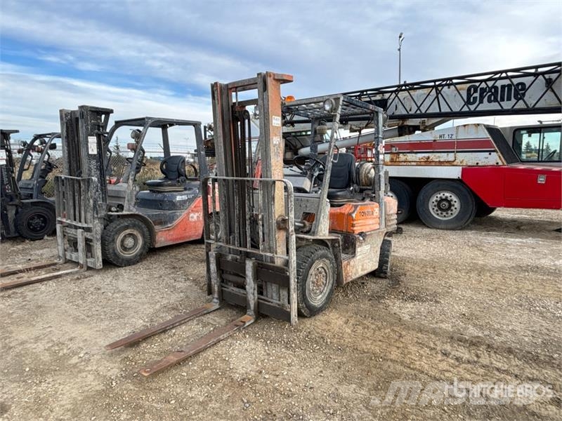 Toyota Pneumatic Tire Forklift (Inoperable) Další