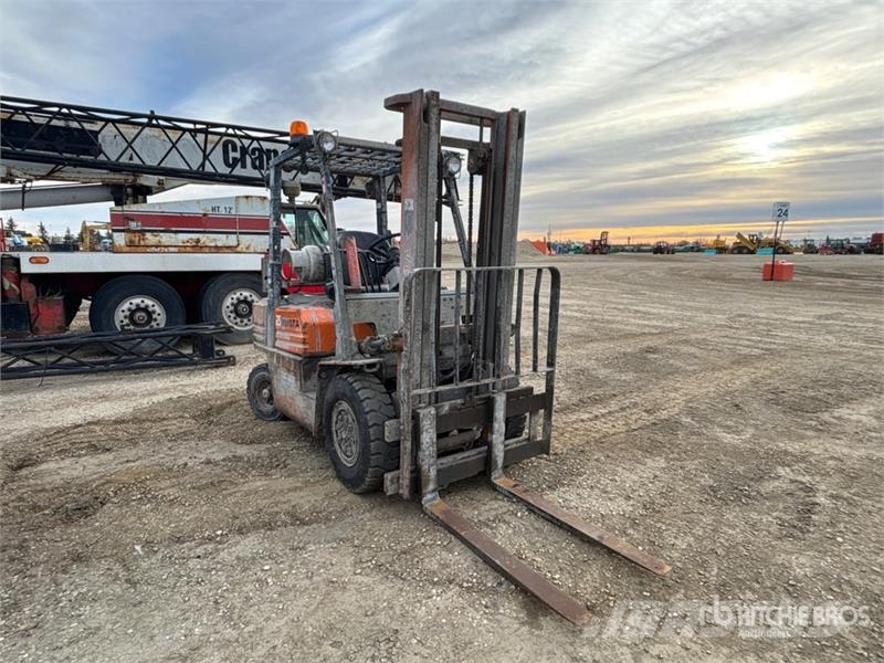 Toyota Pneumatic Tire Forklift (Inoperable) Další