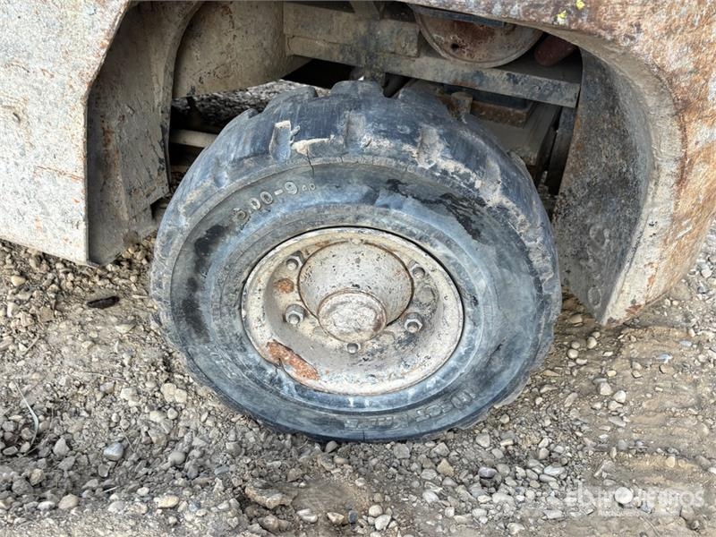 Toyota Pneumatic Tire Forklift (Inoperable) Další