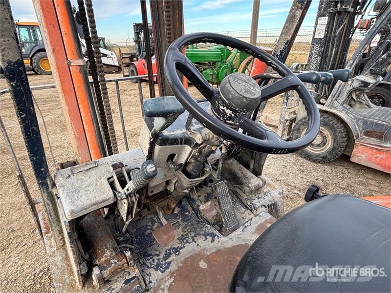 Toyota Pneumatic Tire Forklift (Inoperable) Další