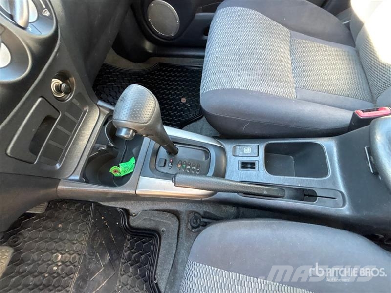 Toyota RAV4 4WD SUV Kistehergépjárművek