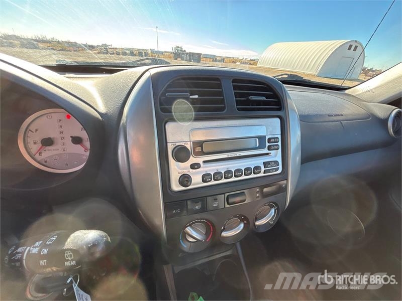 Toyota RAV4 4WD SUV Kistehergépjárművek
