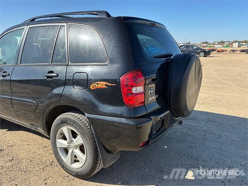 Toyota RAV4 4WD SUV Automašīnas