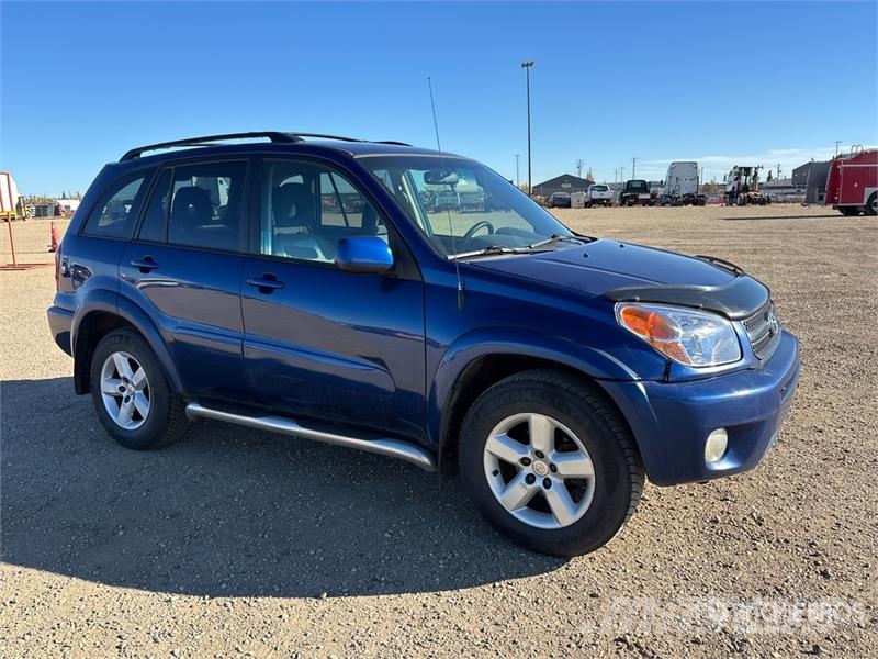 Toyota RAV4 4WD SUV Kistehergépjárművek