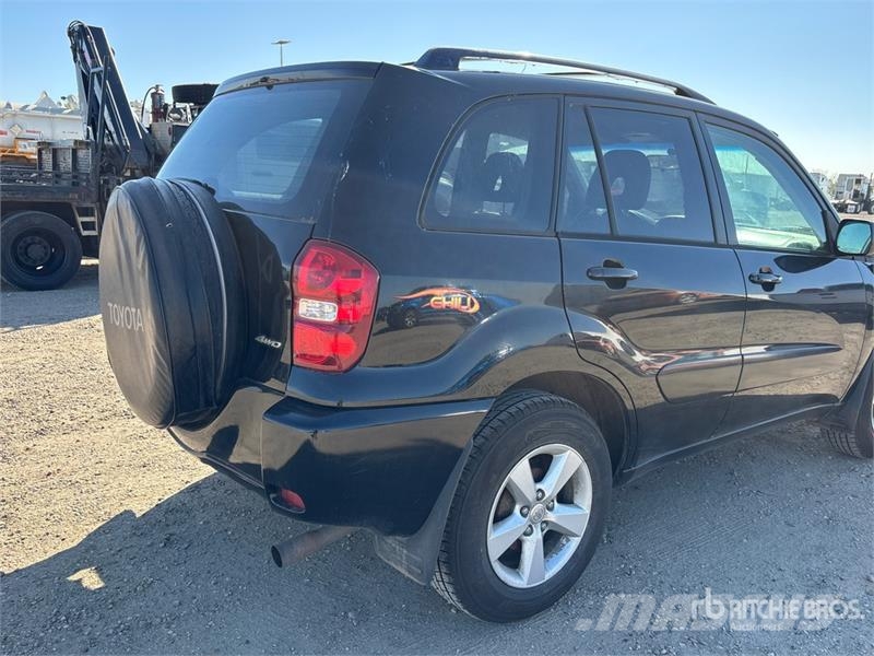 Toyota RAV4 4WD SUV Automašīnas