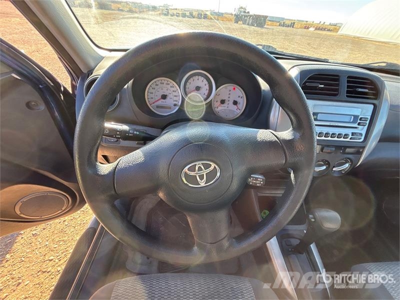 Toyota RAV4 4WD SUV Kistehergépjárművek