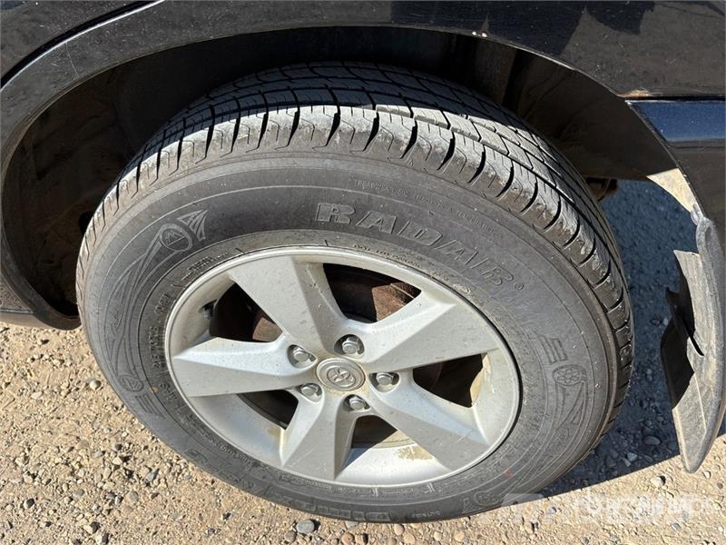 Toyota RAV4 4WD SUV Automašīnas