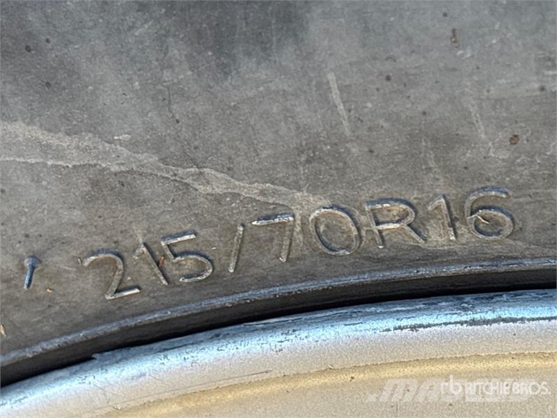 Toyota RAV4 4WD SUV Kistehergépjárművek