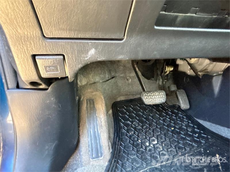 Toyota RAV4 4WD SUV Kistehergépjárművek