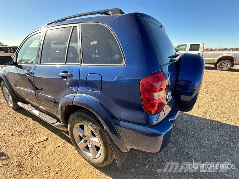 Toyota RAV4 4WD SUV Kistehergépjárművek