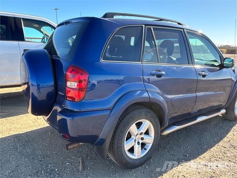 Toyota RAV4 4WD SUV Kistehergépjárművek