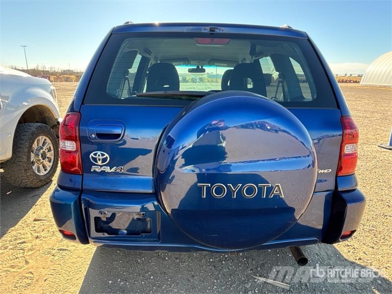 Toyota RAV4 4WD SUV Kistehergépjárművek