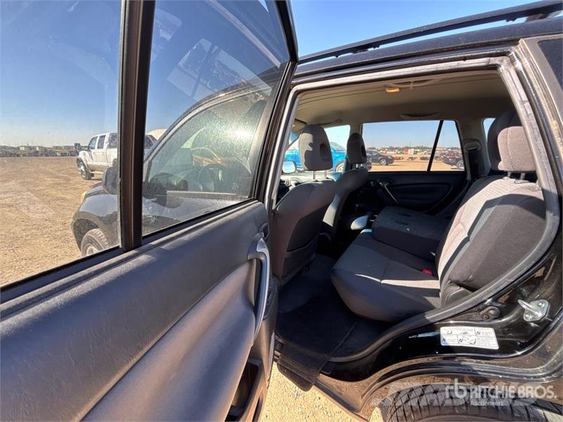 Toyota RAV4 4WD SUV Automašīnas