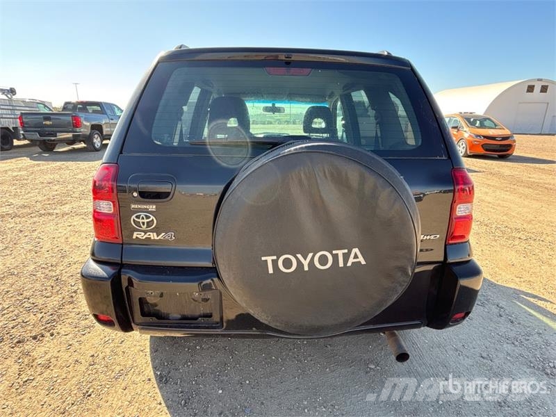 Toyota RAV4 4WD SUV Automašīnas