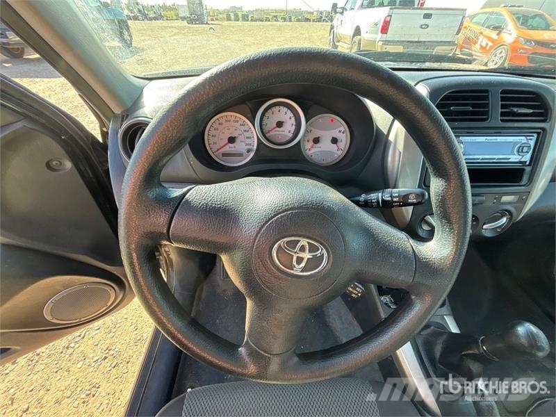 Toyota RAV4 4WD SUV Automašīnas