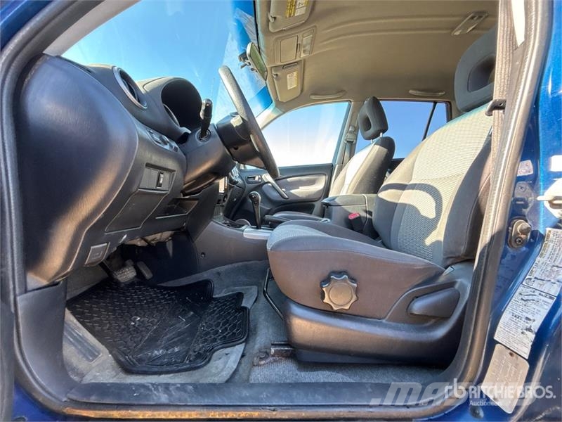 Toyota RAV4 4WD SUV Kistehergépjárművek