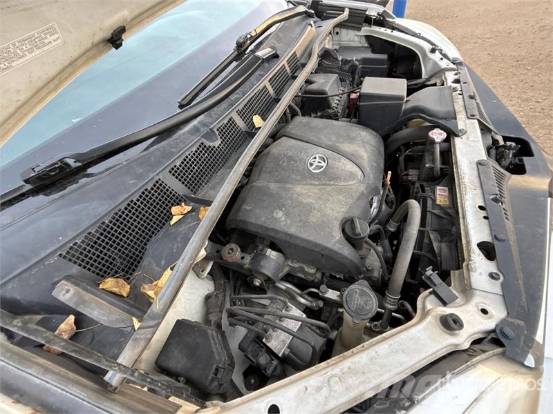 Toyota Sienna AWD Minivan Kistehergépjárművek