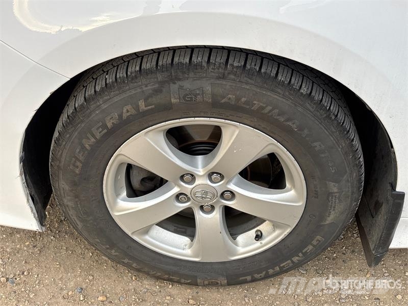 Toyota Sienna AWD Minivan Kistehergépjárművek