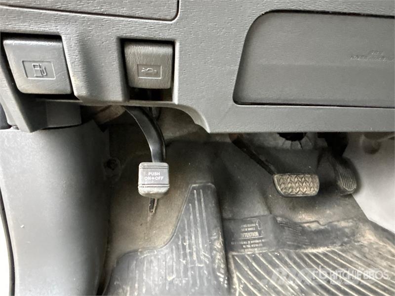 Toyota Sienna AWD Minivan Kistehergépjárművek