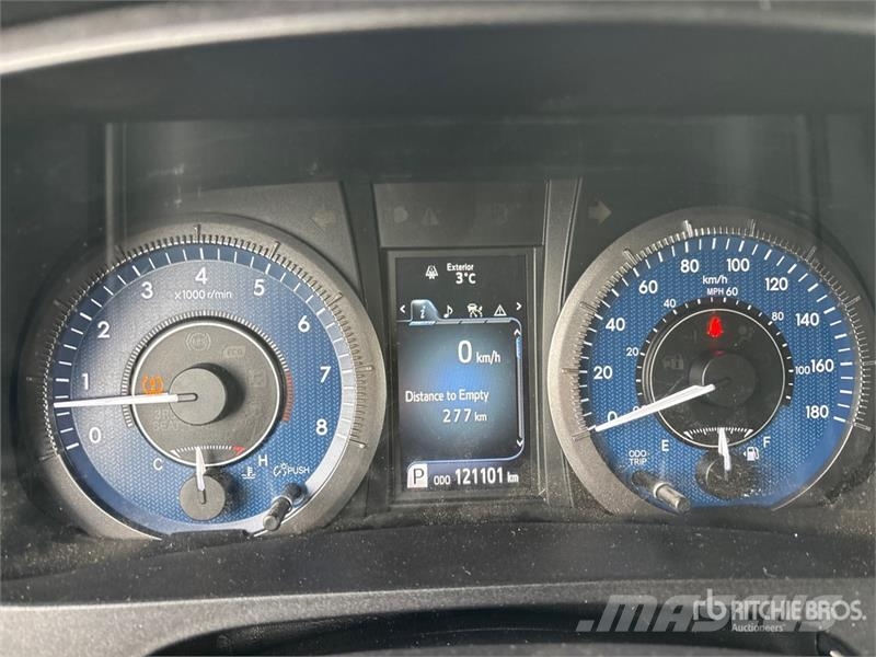 Toyota Sienna AWD Minivan Kistehergépjárművek
