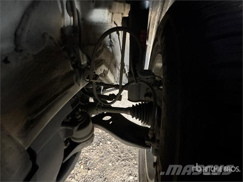 Toyota Sienna AWD Minivan Kistehergépjárművek