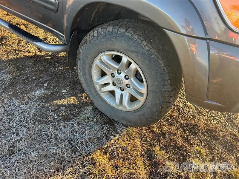 Toyota Tundra 4x4 Crew Cab Pickup Furgoni altro