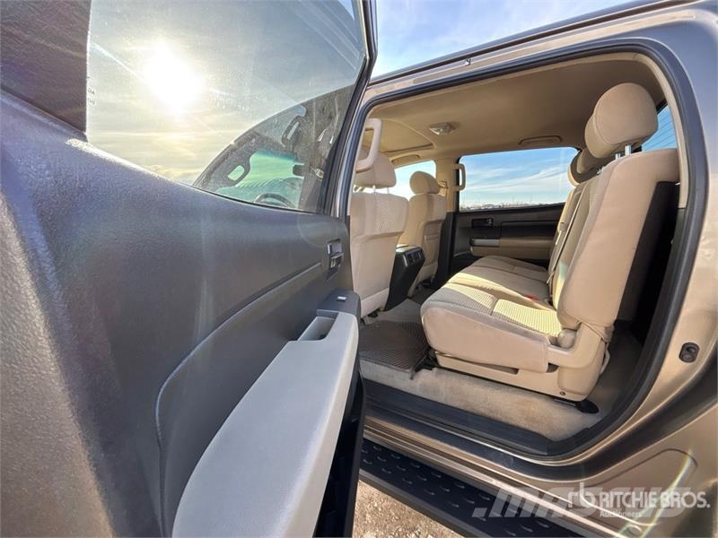Toyota Tundra 4x4 Crew Cab Pickup Muu