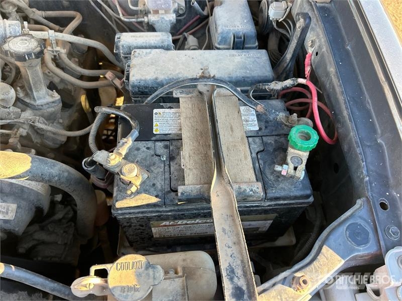 Toyota Tundra 4x4 Crew Cab Pickup Furgoni altro