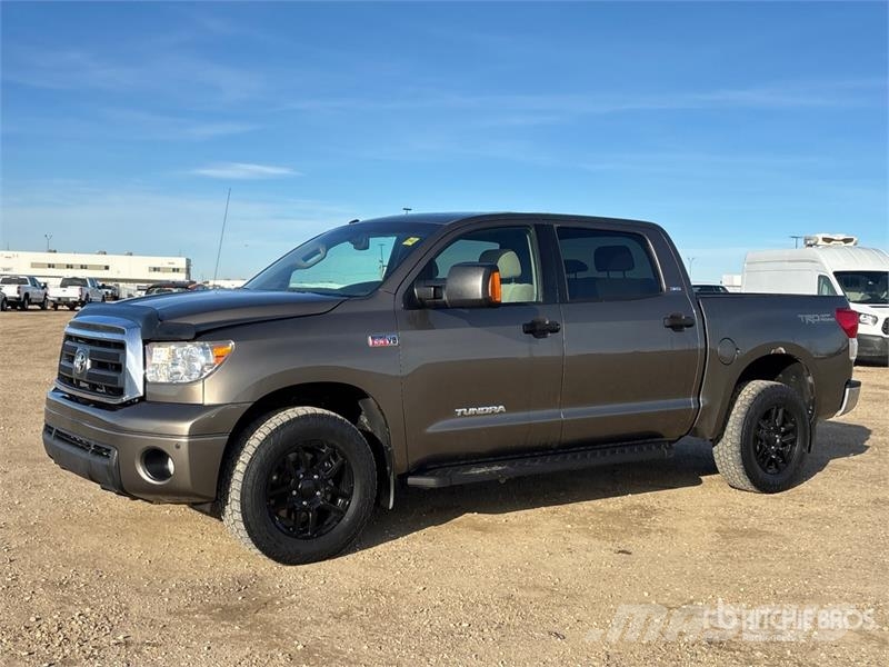 Toyota Tundra 4x4 Crew Cab Pickup Muu