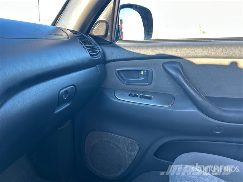 Toyota Tundra 4x4 Crew Cab Pickup Furgoni altro