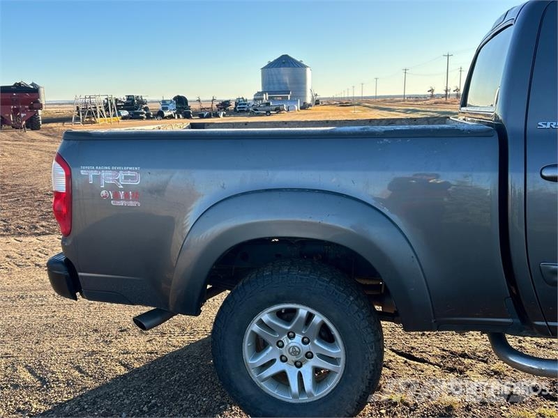 Toyota Tundra 4x4 Crew Cab Pickup Furgoni altro