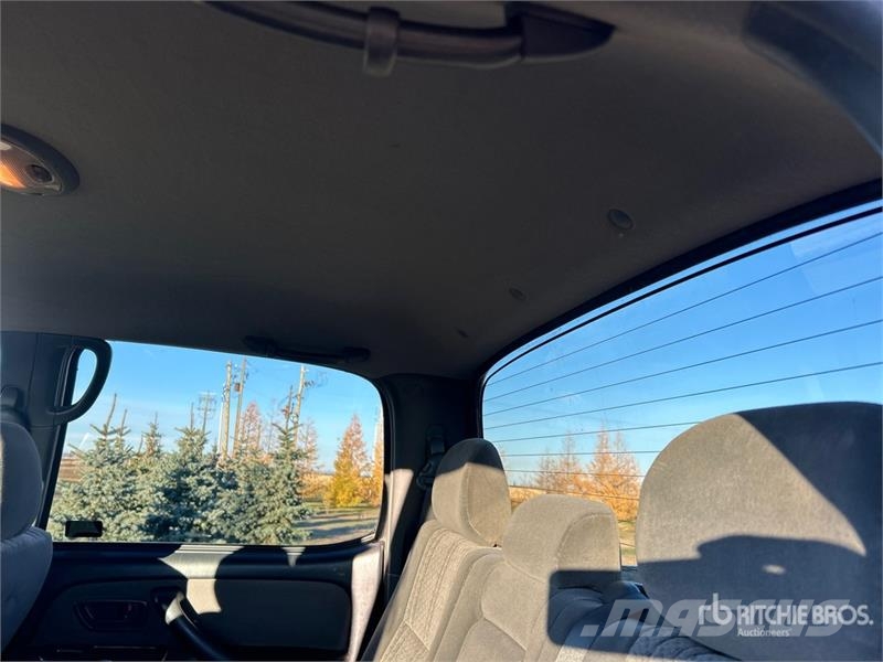 Toyota Tundra 4x4 Crew Cab Pickup Furgoni altro