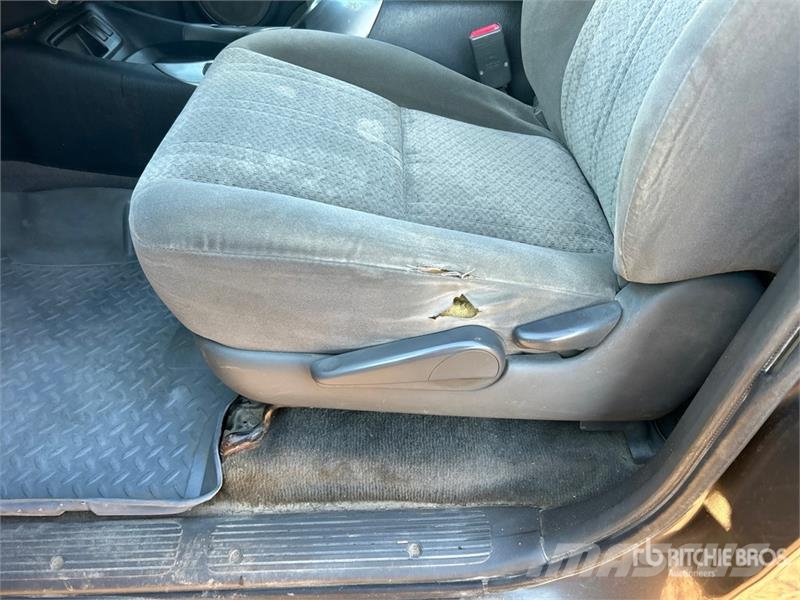 Toyota Tundra 4x4 Crew Cab Pickup Furgoni altro