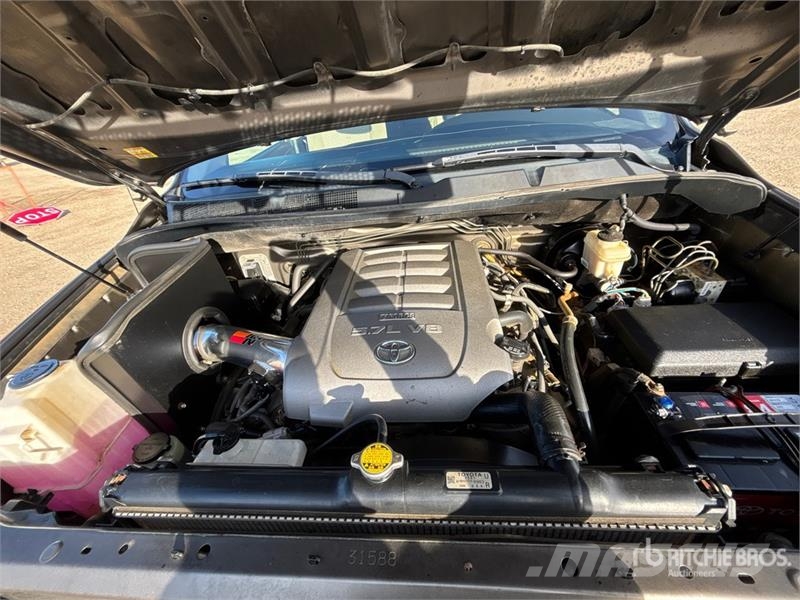 Toyota Tundra 4x4 Crew Cab Pickup Muu