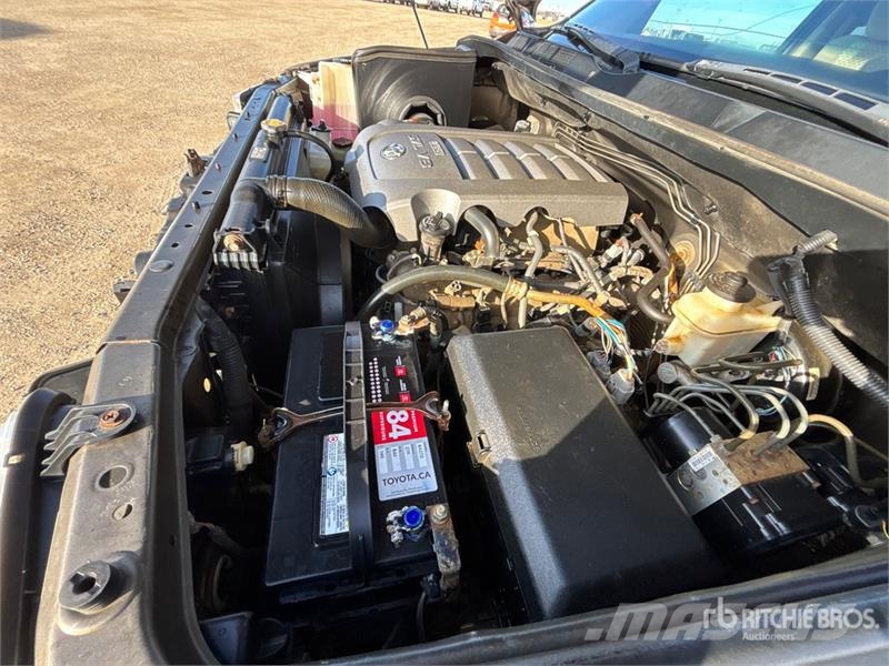 Toyota Tundra 4x4 Crew Cab Pickup Muu