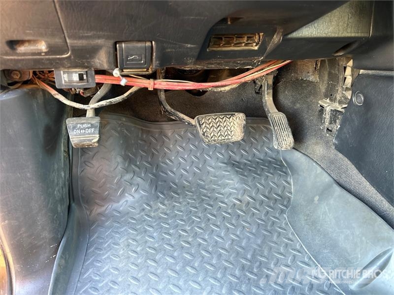 Toyota Tundra 4x4 Crew Cab Pickup Furgoni altro