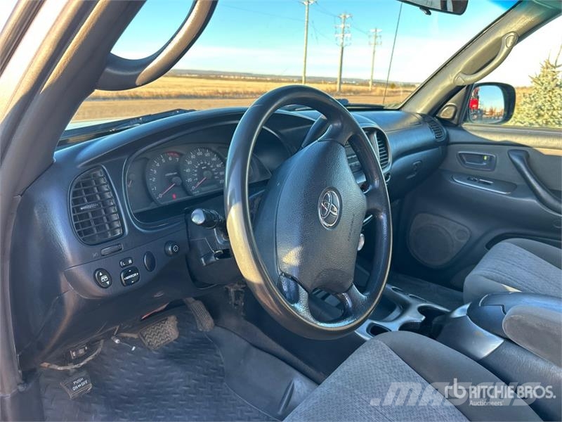 Toyota Tundra 4x4 Crew Cab Pickup Furgoni altro
