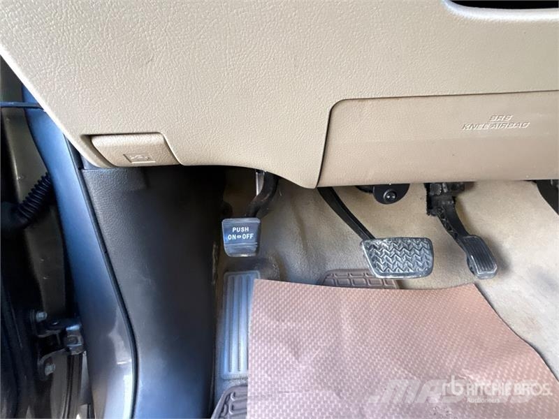 Toyota Tundra 4x4 Crew Cab Pickup Muu