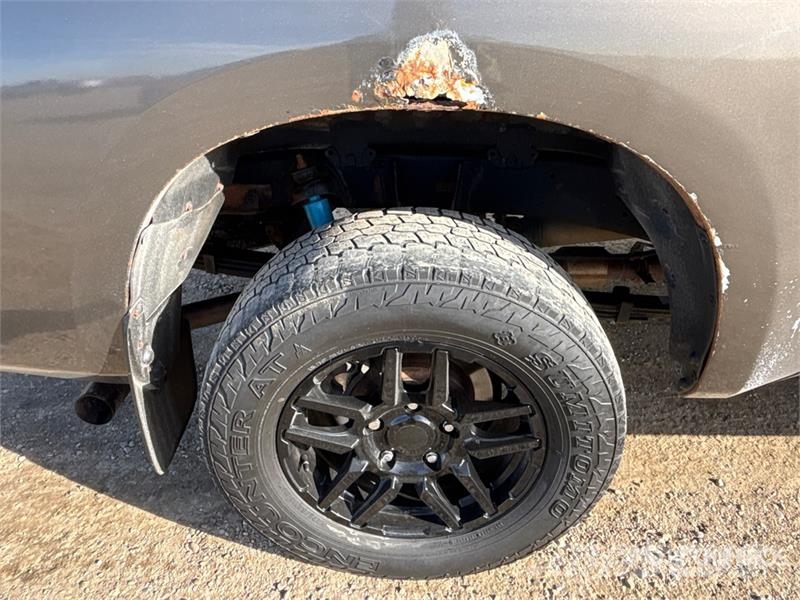 Toyota Tundra 4x4 Crew Cab Pickup Muu