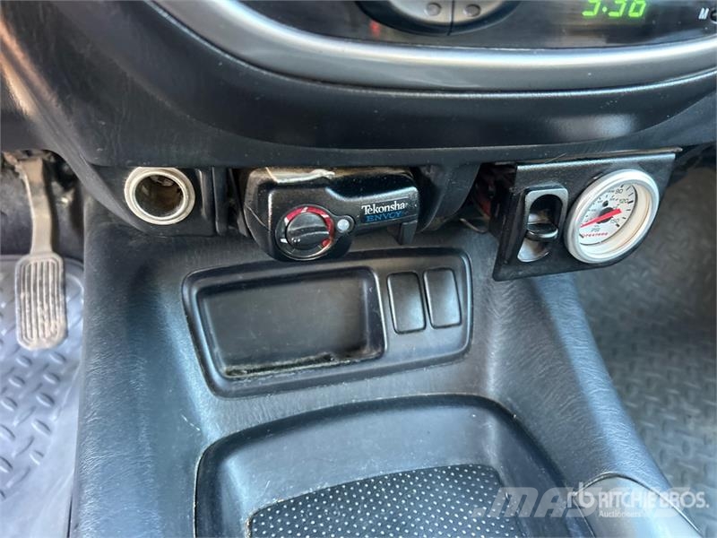 Toyota Tundra 4x4 Crew Cab Pickup Furgoni altro