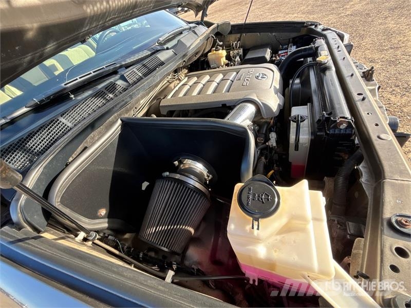 Toyota Tundra 4x4 Crew Cab Pickup Muu