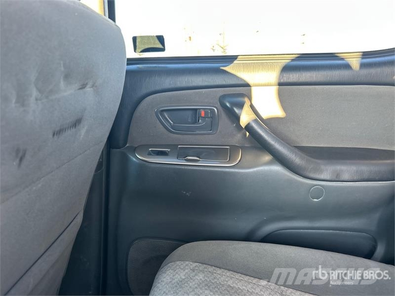 Toyota Tundra 4x4 Crew Cab Pickup Furgoni altro