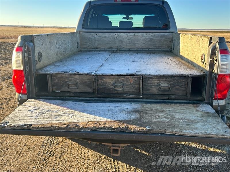 Toyota Tundra 4x4 Crew Cab Pickup Furgoni altro