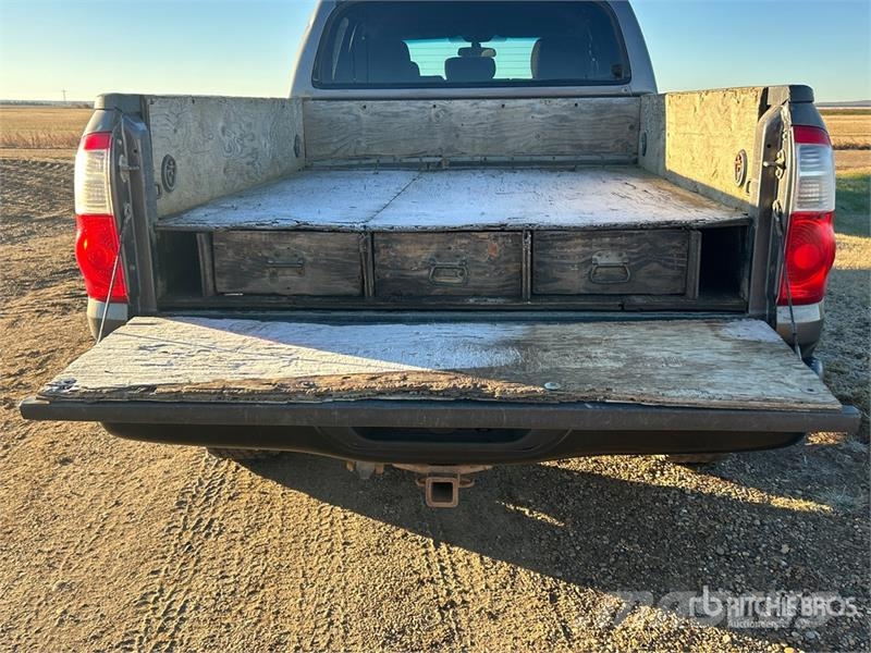 Toyota Tundra 4x4 Crew Cab Pickup Furgoni altro